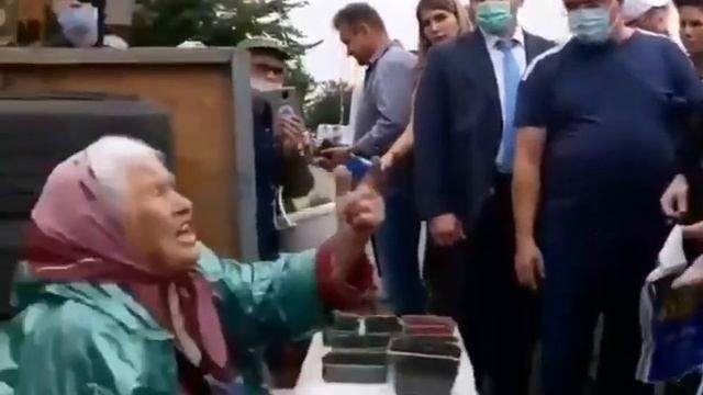 В Истре бабушка не взяла деньги у Жириновского смотреть онлайн