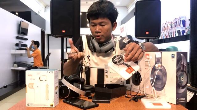No No កំពូលកាសរបស់ពិភពលោក AKG | ថាមិនចង់និយាយទេ តែដាក់មួយទៅឲ្យដឹង | AKG, JBL, harman/kardon headset смотреть онлайн