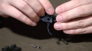 15.  Сборка ударно-спускового механизма АК