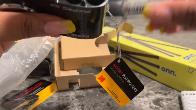 UNBOXING KODAK PIXPRO FZ43 AND TRIPOD#unboxing#kodak#camera смотреть онлайн