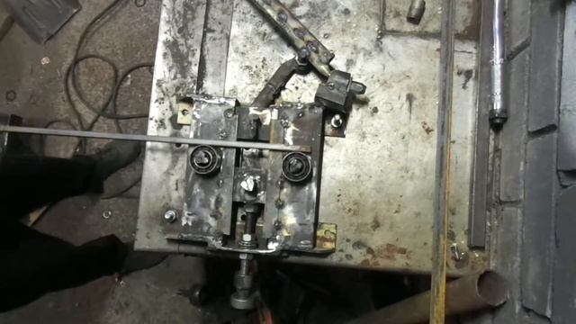 Испытания самодельного станка "Гнутик" (трубогиб). Гнем и вальцуем квадрат 10 и профильную трубу 25 смотреть онлайн