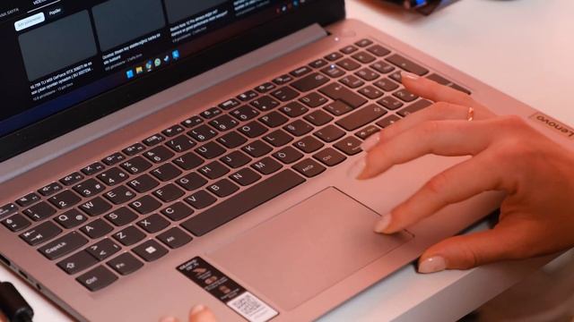 Pil performansı harika! En yeni, giriş seviyesi laptop Lenovo IdeaPad 1 neler sunuyor? смотреть онлайн