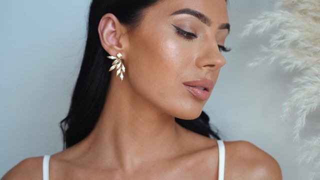 OUR JEWELLERY COLLECTION | EVERYDAY FAVOURITES смотреть онлайн