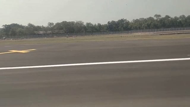Landing at Chhatrapati Shivaji International Airport смотреть онлайн