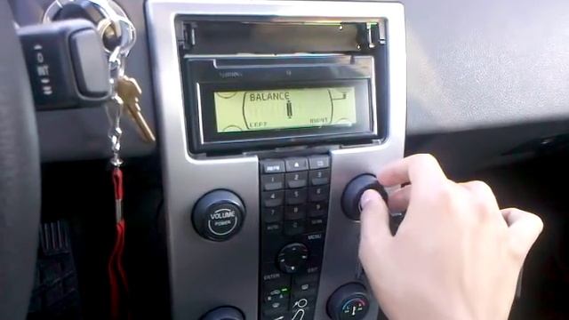 2006 Volvo S40 T5 iPod Input (Aux-in) смотреть онлайн