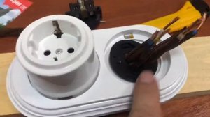 Монтируем две ретро розетки на рамку