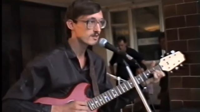 Сергей Самсонов с авторской песней "Осень" 1995 год смотреть онлайн