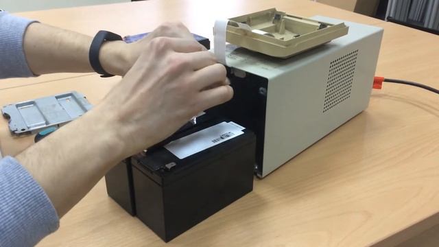 UPS APC Smart 700 Battery Replacement смотреть онлайн