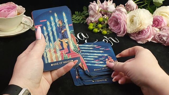Обзор колоды "Fantome tarot deck". English subtitles смотреть онлайн