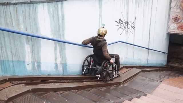 МЭР ДОЛЖЕН ЗНАТЬ: Как инвалиду спуститься в переход на коляске смотреть онлайн