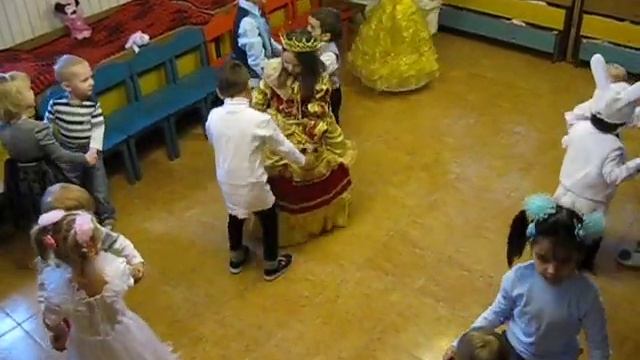 Новогодний праздник (2011 год) смотреть онлайн