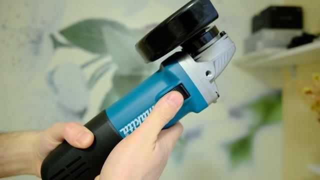Makita 9558HNK + металлический кейс смотреть онлайн