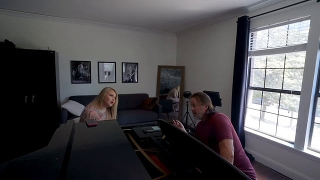 ВЗЯЛА УРОК ВОКАЛА У КОУЧА TAYLOR SWIFT И MILEY CYRUS | Brett Manning | Свисток, микст и расщепление смотреть онлайн