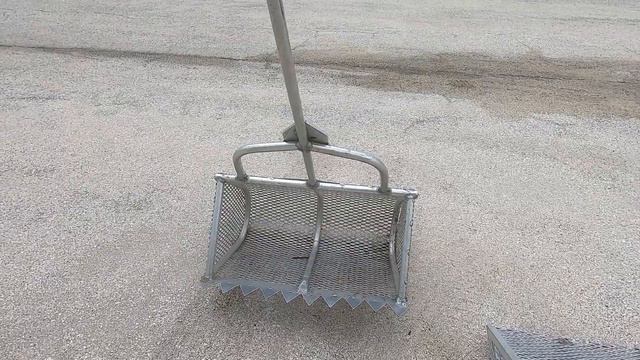 Catching and Cooking Sand Flea Bait смотреть онлайн