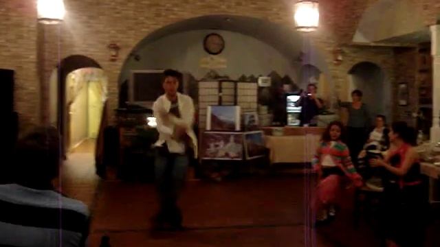 GEORGIAN DANCE BAGDADURI IN RESTAURANT TBILISURI QARVASLA.NJ смотреть онлайн