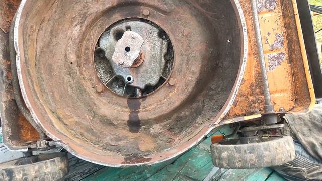 Сезонное обслуживание 4-х тактной газонокосилки на примере DeFort