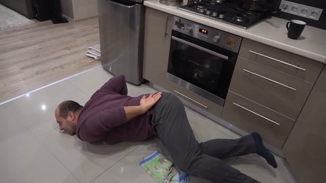 ЛЕРА ПОСТАВИЛА Лене и Толику УКОЛ самым большим ШПРИЦОМ. Crazy life смотреть онлайн