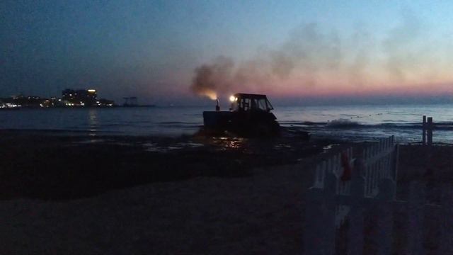 Трактор по чёрному морю. Часть-2. Вечер, после заката смотреть онлайн