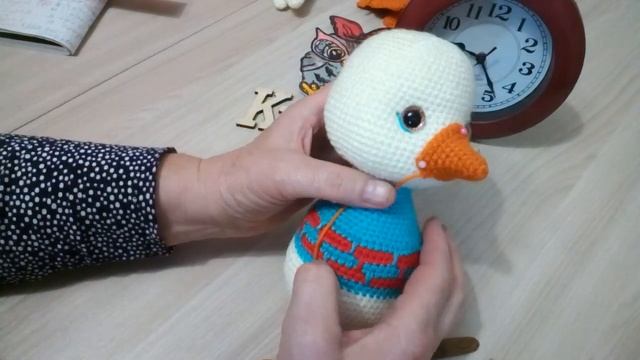 Гусёнок крючком//Мастер-класс//Часть 5// Клюв, хвост, шапка, шарф. Автор И. Кистаева. смотреть онлайн