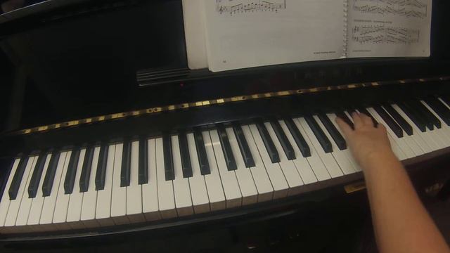 Bb major arpeggio 2 octaves on piano (slow with left hand) смотреть онлайн