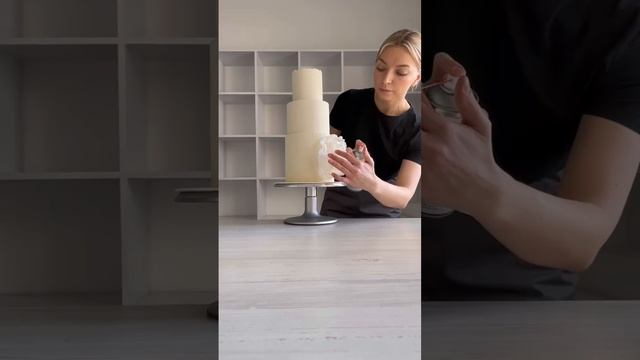 Как думаете, сколько стоит свадебный торт 15 кг? #торт #свадебныйторт #ярусныйторт смотреть онлайн