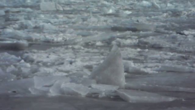 Neva river.Ice drift 07.03.2014 Ледоход на Неве.Ледокол "Невская застава" смотреть онлайн