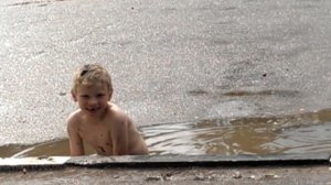 Пацаны купаются 2