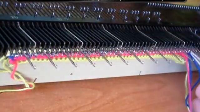 Новогодние вязаные елочные игрушки, ШАРИК 2 смотреть онлайн