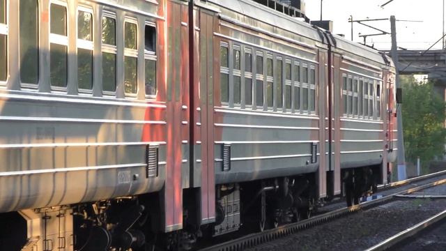 Электропоезд ЭД9Э-0046 смотреть онлайн