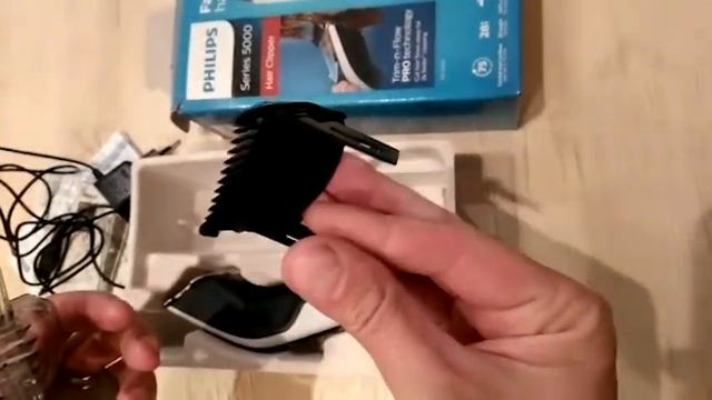 Распаковка - Машинка для стрижки волос Philips HC5610/15 смотреть онлайн