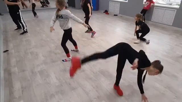 Мастер класс в школе БРЕЙК ДАНС NOFROM г.Комсомольск на амуре смотреть онлайн