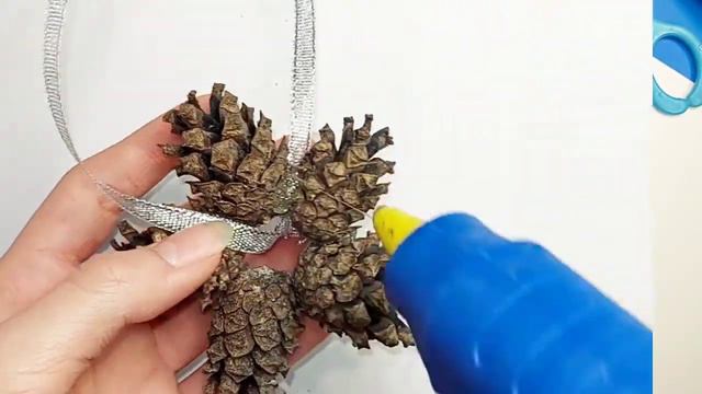 Сніжинка з ШИШОК!/ Як зробити незвичайну сніжинку/ Необычная снежинка/ Новый год❄🎄🎉🎊🎁 смотреть онлайн