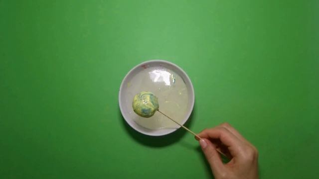 NEW YEAR DIY. Шары на елку из дезодоранта. Новогодний декор. смотреть онлайн