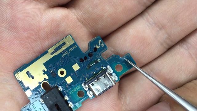 Samsung A40 не заряжается, холодная батарея | Как разобрать Samsung A40 смотреть онлайн