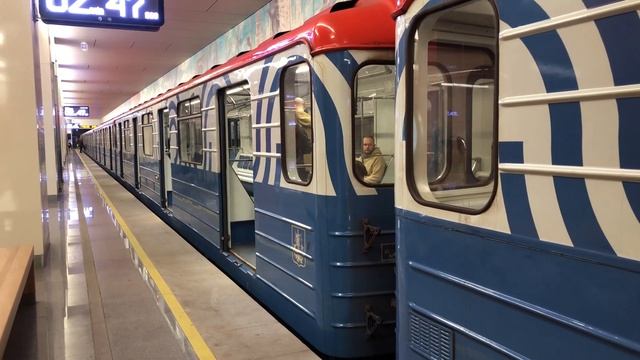 81-717/714.5М и 81-714 Перекраска Московский транспорт На станции Яхромская смотреть онлайн