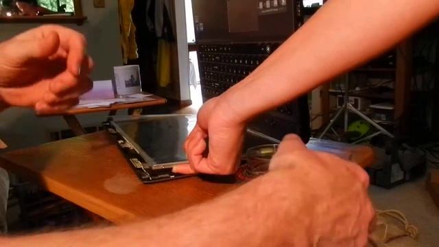 Laptop screen replacement /How to replace laptop screen Lenovo ideapad z570.MOV смотреть онлайн