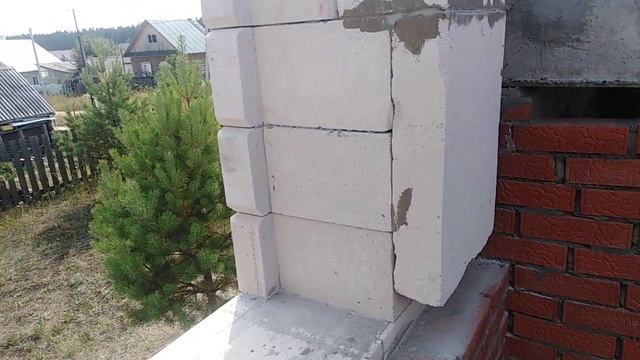 Дом из газоблока. Снятая фаска. Дешёвый фасад. Продолжение стройки.