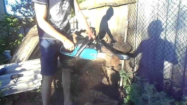 Бензопила Makita EA3202S40B. Демонстрация работы. смотреть онлайн