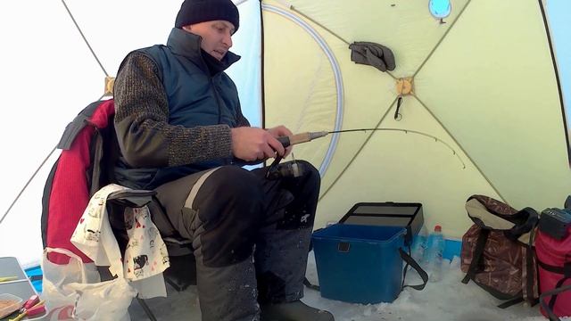 Зимняя рыбалка/Рыбачим на Белоярке в - 30/подледный фидер! смотреть онлайн