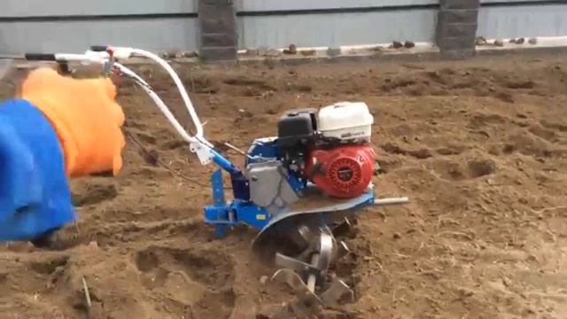 Как правильно сделать вспашку земли мотоблоком на 25 см в глубину? Распахиваем целину. 16+ смотреть онлайн