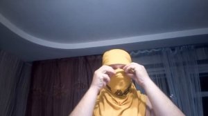 Всегда пригодится: Как быстро свернуть майку в арафатку или балаклаву