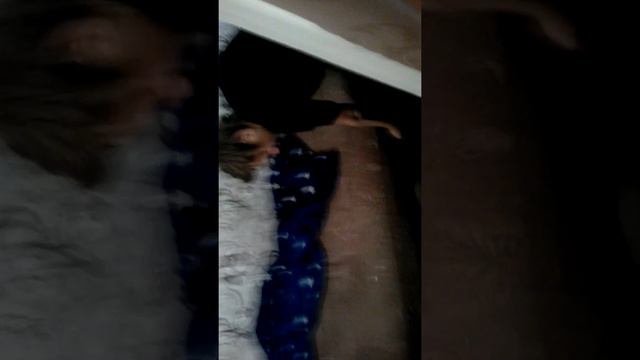 Чё ты на нервной почве?ааа?