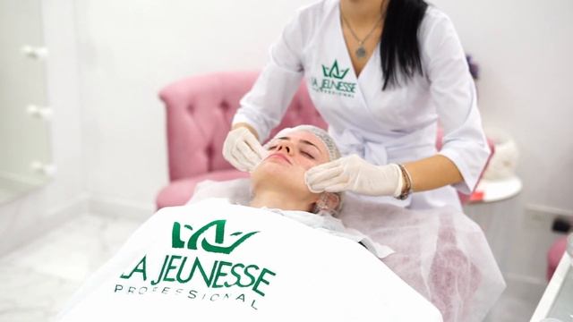 Процедура Миндального пилинга от компании LA JEUNESSE смотреть онлайн