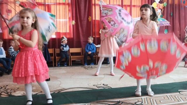 Свято осенi 2019. Танец с зонтиками смотреть онлайн