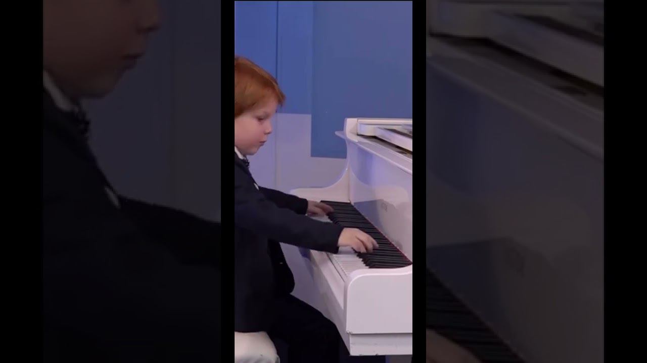 Играть на фортепиано в 6 лет, не зная нот! #shorts #дети #фортепиано смотреть онлайн