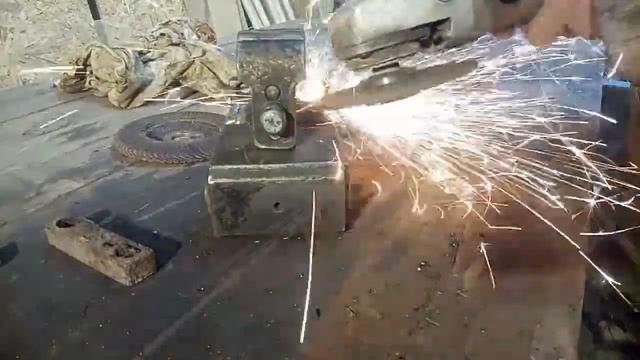 крутые DIY настольные тиски смотреть онлайн