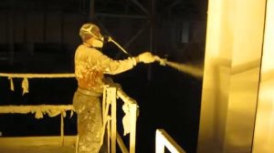 нанесение огнезащитного слоя  на металлические опоры.