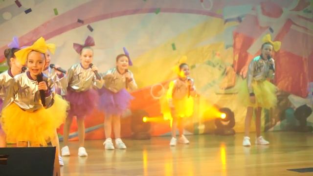 Ансамбль "Куражики" - Разукрасим все планеты смотреть онлайн