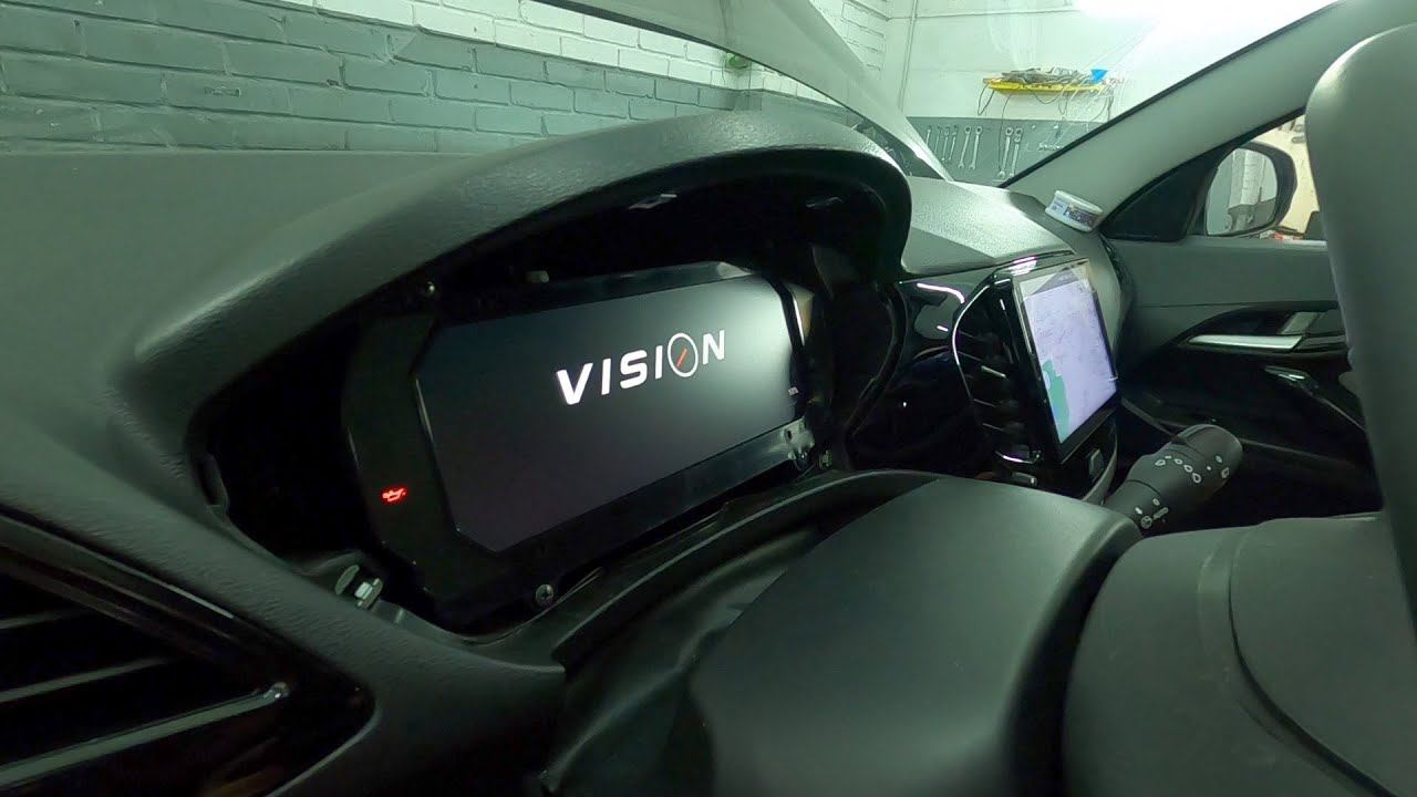 Установка цифровой комбинированной панели приборов на Лада Веста СВ КРОСС.