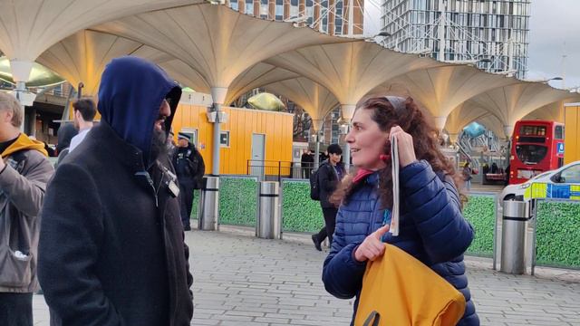Spanish Lady Said Muslims Are Wrong? Mustafa And Christian Lady Speakers Corner Stratford смотреть онлайн